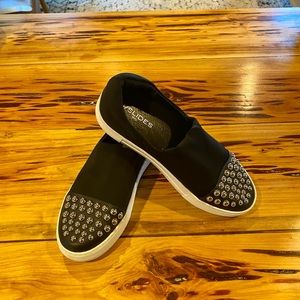 J slides shoes in black with metal ribbons size 7.5